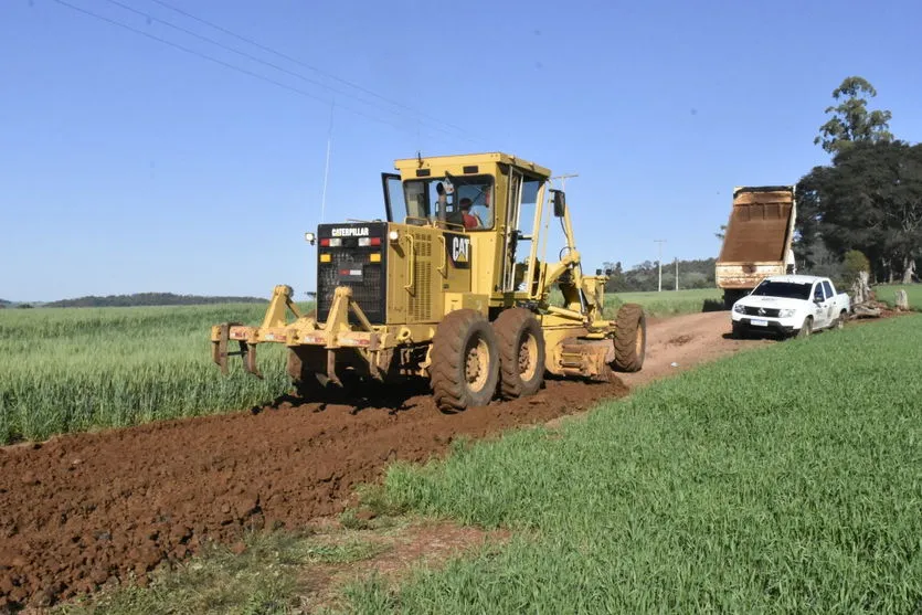 Secretaria de Obras conclui trecho de estrada na região dos 700 alqueires