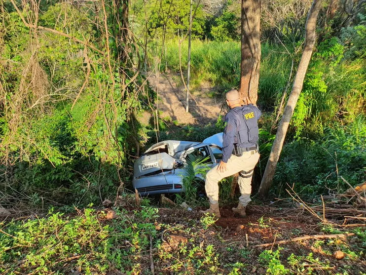 Homem é ejetado de veículo em acidente na BR 369