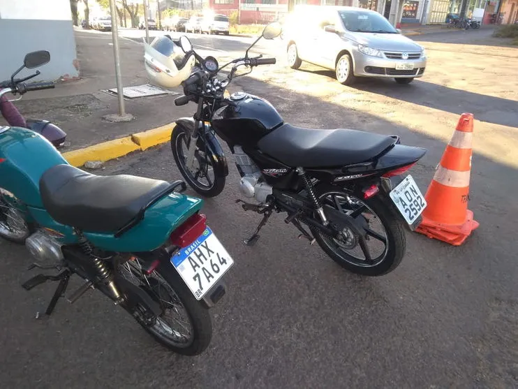 Colisão envolvendo duas motocicletas acontece na Avenida Minas Gerais