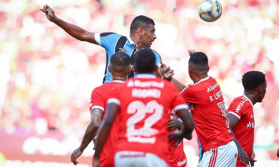 Grêmio confirma jogador com Covid-19 na véspera do Gre-Nal