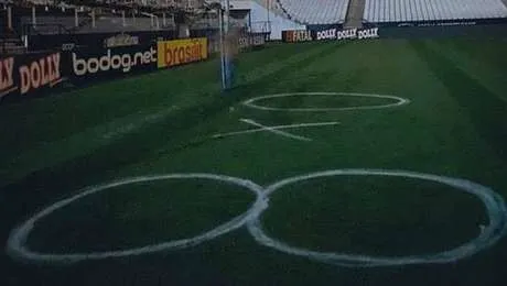 Arena Corinthians é invadida e até as traves são pichadas