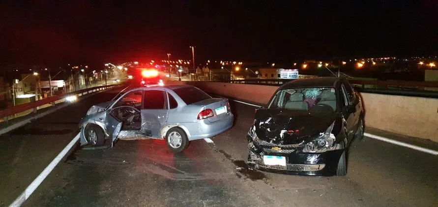 Acidente envolvendo três carros na PR-445 deixa feridos