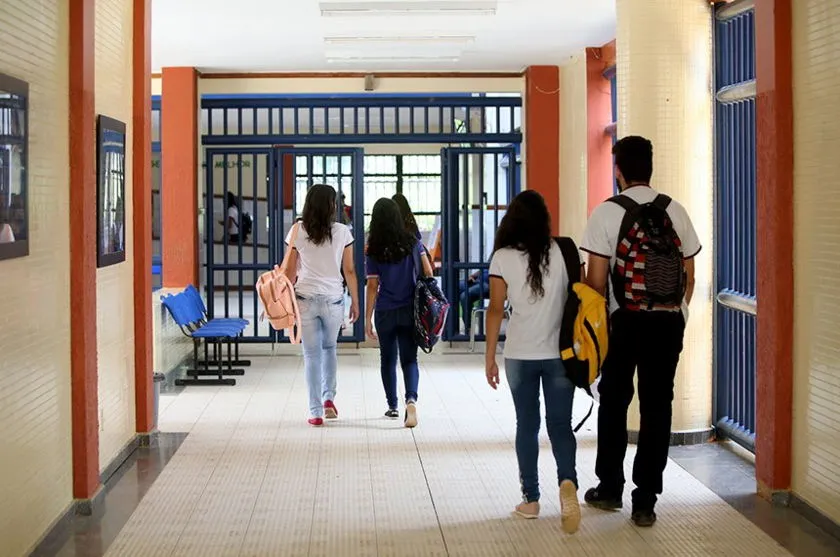 A medida provisória desobriga escolas de educação básica e universidades do cumprimento da quantidade mínima de dias letivos neste ano