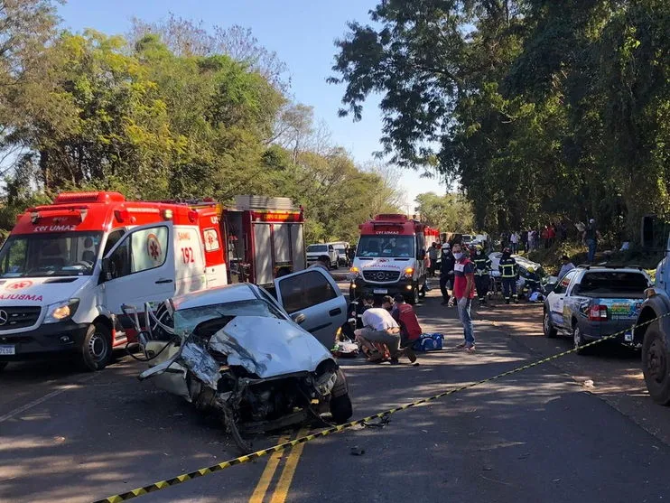 Acidente grave na PR-323 deixa sete pessoas feridas