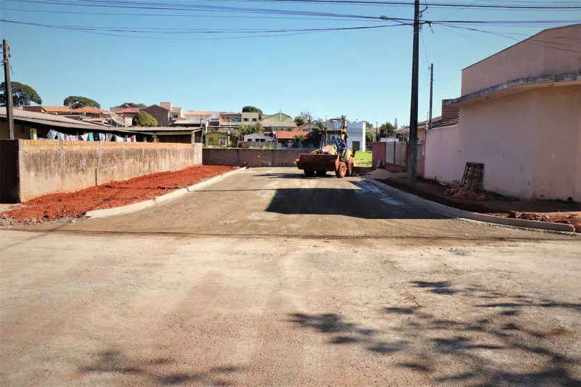 Avançam serviços para pavimentação na Rua Caraúna