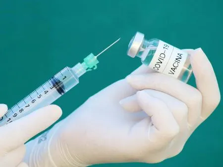 Fiocruz aposta em vacinação contra covid-19 a partir de 2021