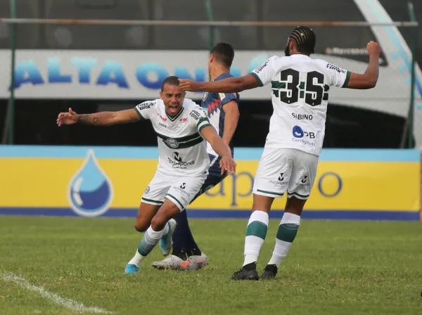 Coritiba ganha gols de presente em Dia dos Avós e derrota o Cianorte