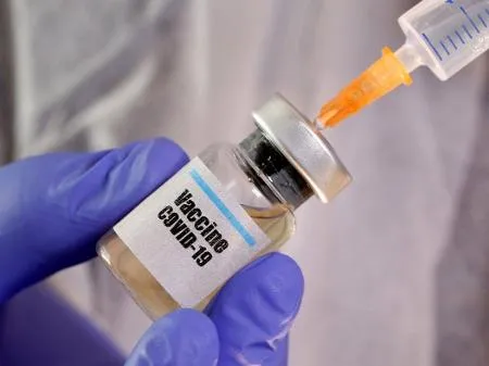 Vacina da Moderna contra a covid-19 passa para estágio avançado de testes