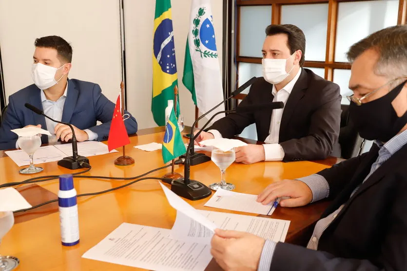 Governo fecha parceria para produzir vacina contra o Covid no Paraná