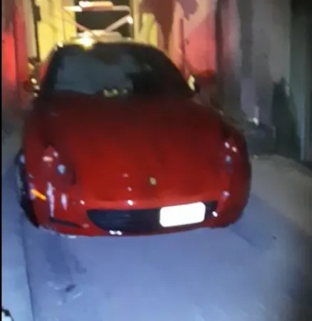 Motorista embriagado bate Ferrari avaliada em R$ 650 mil