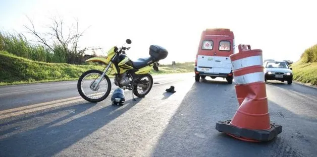 Motociclistas caem na BR-376 na região de Jandaia do Sul