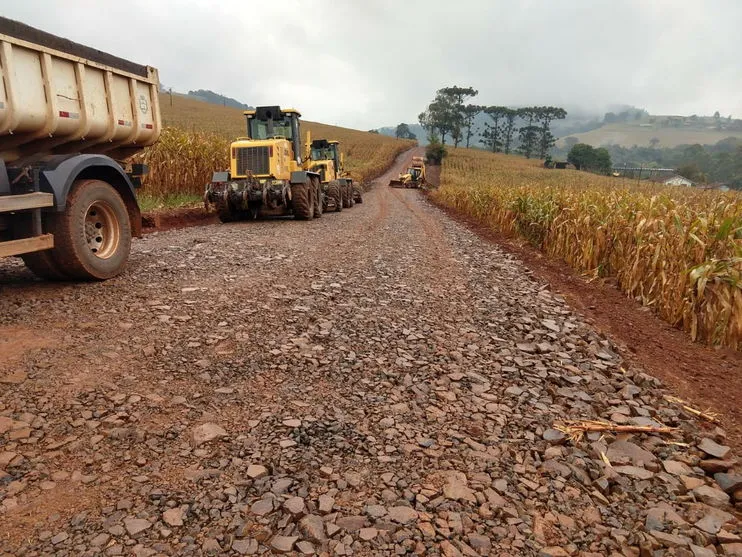 Cerca de 20 km de estradas rurais são recuperadas