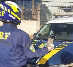 PRF prende motociclista com 'tijolo' de maconha em Apucarana
