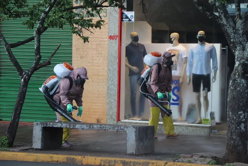 Arapongas reforça serviços de desinfecção em espaços públicos