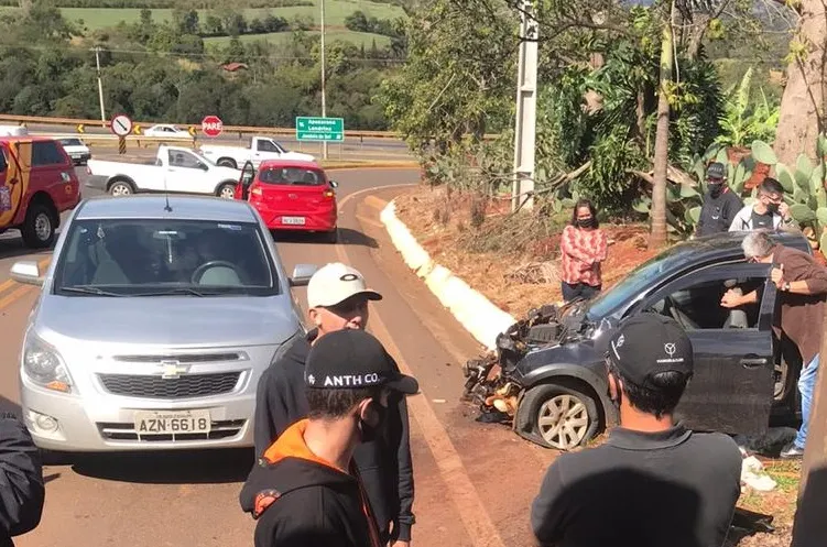 Motorista sofre ferimentos após acidente com trem em Apucarana