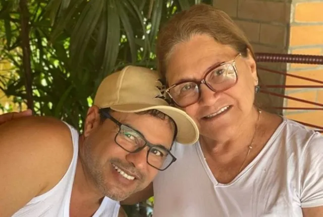 Zezé Di Camargo e Luciano homenageiam a mãe: 'gratidão pela vida'