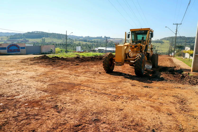 Segunda pista de avenida de Apucarana recebe obras de pavimentação