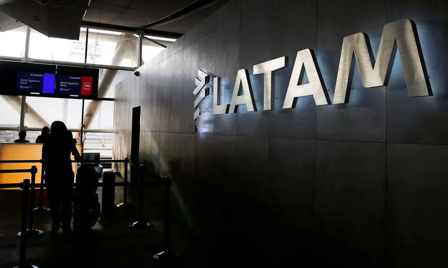 Latam vai demitir aproximadamente 2,7 mil tripulantes