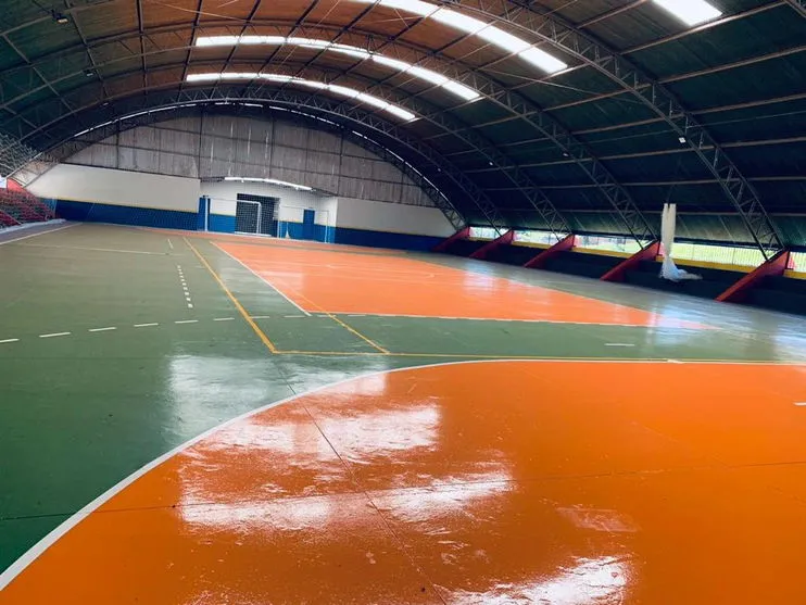 Jandaia do Sul entrega reforma em quadras esportivas