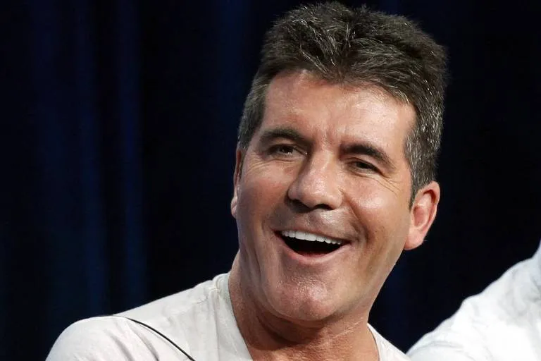 Simon Cowell sofre acidente e fratura a coluna