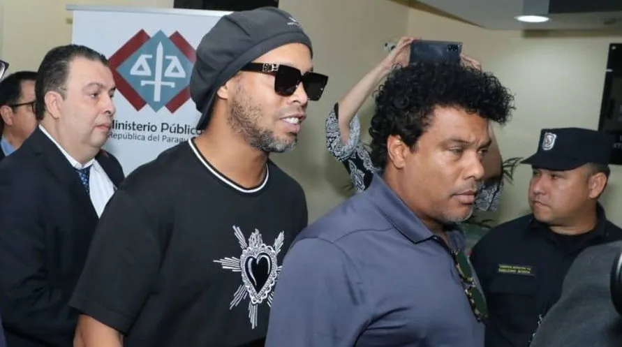 Ronaldinho Gaúcho e irmão podem deixar a prisão no próximo dia 24