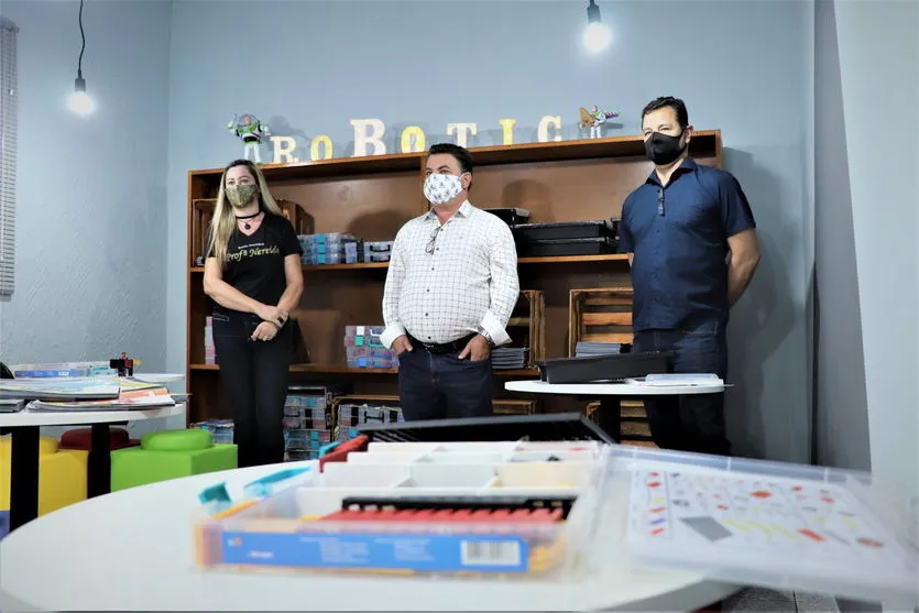 Escola de Arapongas inaugura laboratório de robótica