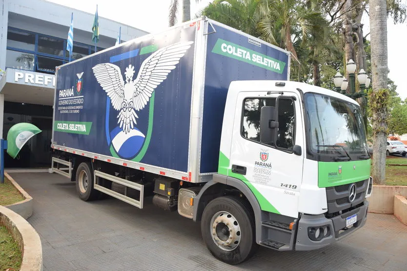 Jardim Alegre recebe caminhão para coleta seletiva de lixo