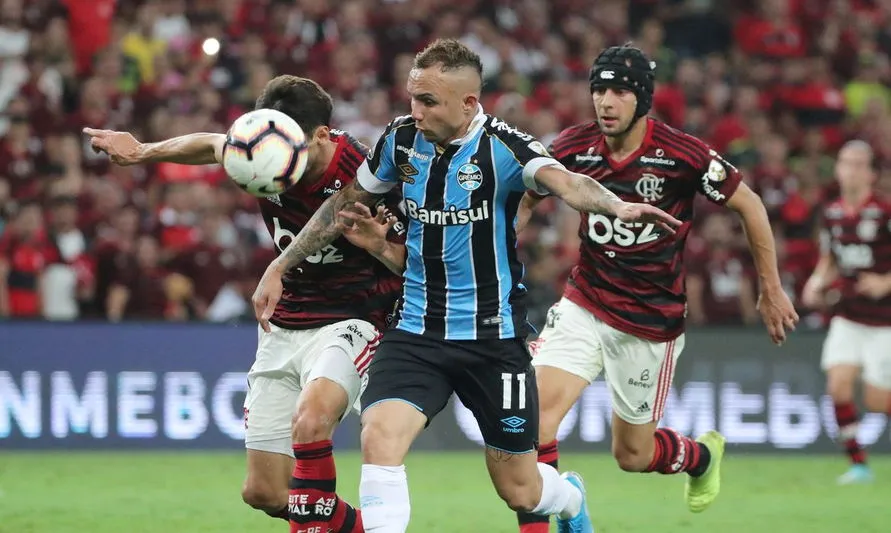 Grêmio oficializa venda de Everton ao Benfica