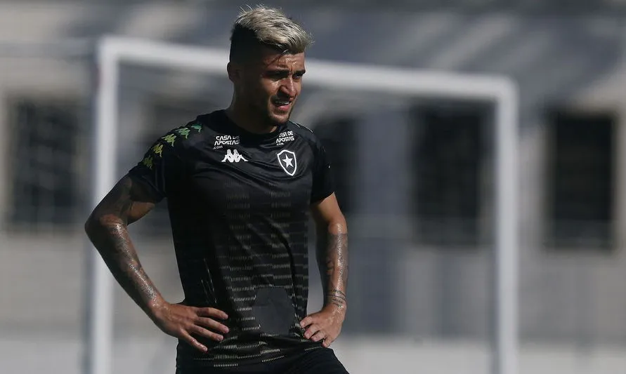 Apendicite tira lateral Victor Luis dos próximos jogos do Botafogo