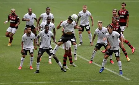 Flamengo e Botafogo marcam nos acréscimos e empatam clássico no Maracanã