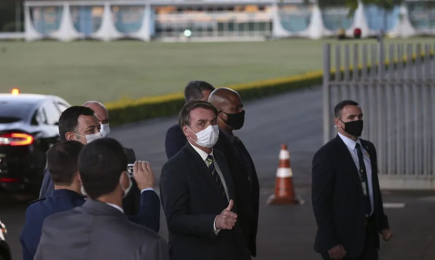 Bolsonaro defende protocolo de tratamento precoce contra covid-19