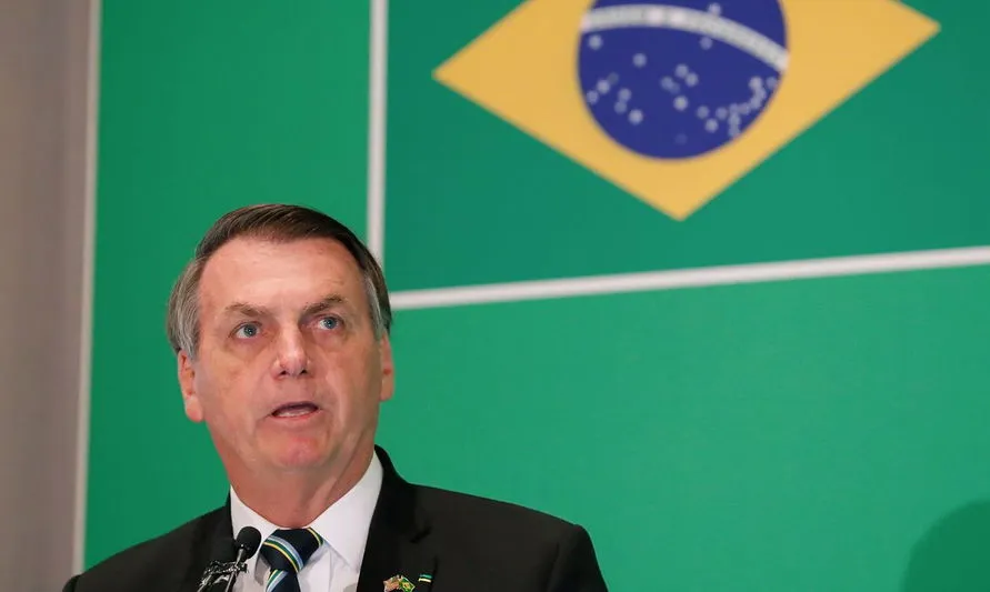 “Menor hoje pode cheirar paralelepípedo de crack, menos trabalhar”, diz Bolsonaro