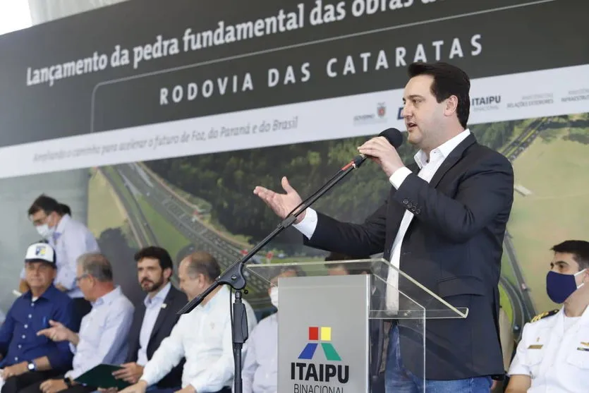 Bolsonaro participa de lançamento da duplicação da Rodovia das Cataratas