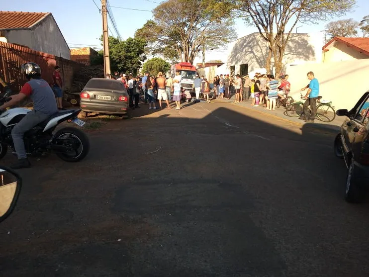 Acidente entre carro e moto deixa uma pessoa ferida neste sábado em Arapongas