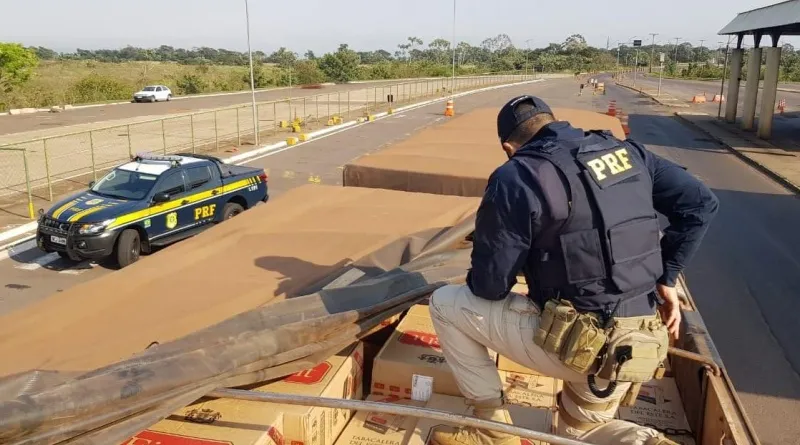 PRF apreende drogas e cigarros no final de semana no Paraná