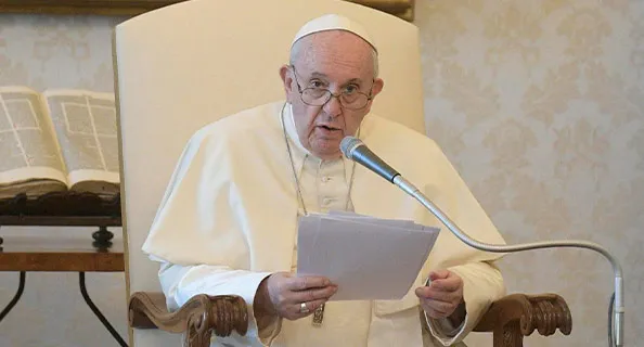 Papa Francisco doa equipamentos para tratamento da covid-19