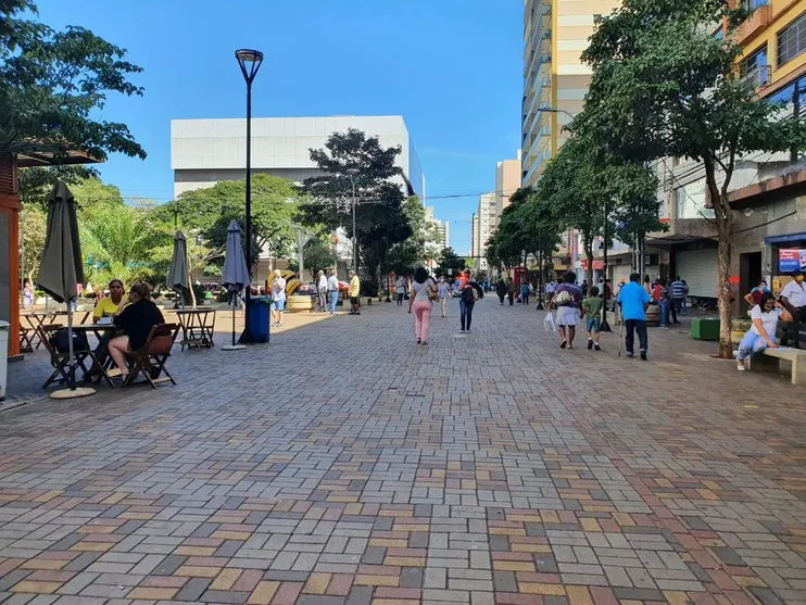 Prefeitura de Londrina autoriza comércio a abrir em horário ampliado