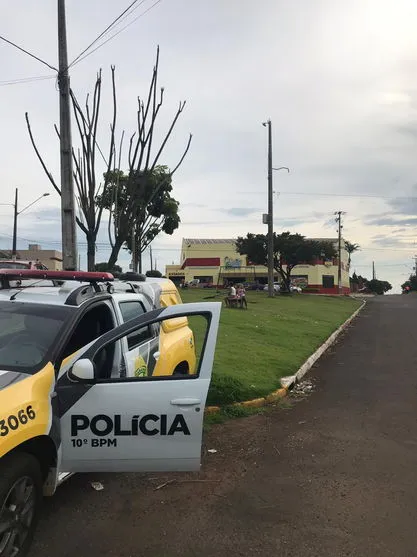 Adolescente denuncia que passageiro de carro acertou um tapa no bumbum dela