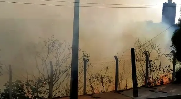 Leitor denuncia incêndio ambiental na Barra Funda, em Apucarana