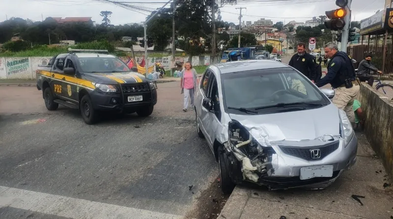 Motorista bêbado atropela e foge mas é perseguido e preso pela PRF; vídeo