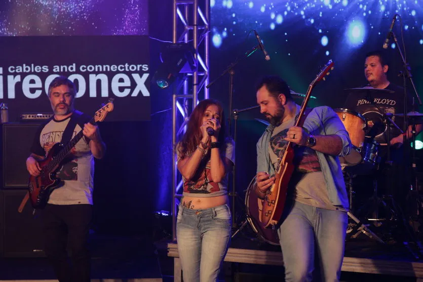 Live beneficente reúne mais de 20 guitarristas em Apucarana