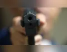 Dupla invade casa em Borrazópolis e rouba camionete, arma  e munições