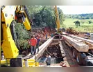Prefeitura de Faxinal instala vigas de sustentação em nova ponte
