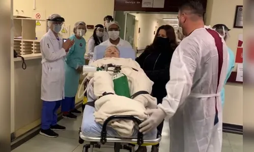 Idosa de 90 anos recebe alta após 35 dias de tratamento para Covid-19