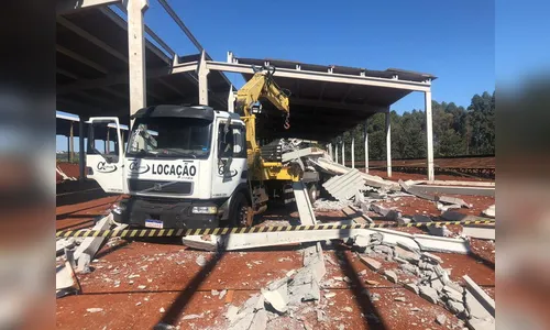 Trabalhador morre e dois ficam feridos após desabamento em Arapongas