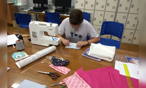 Estudantes da rede estadual produzem máscaras para doação