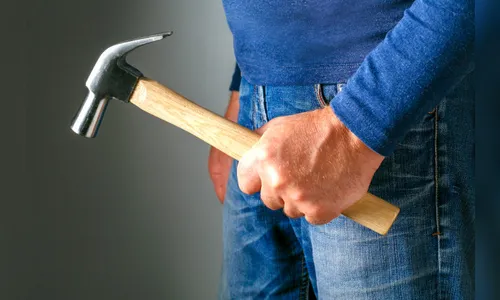 Por ciúmes, homem agride idoso na casa da ex-esposa em Godoy Moreira