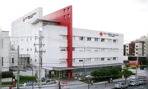 Cerca de quatro hospitais estão com UTIs lotadas em Curitiba