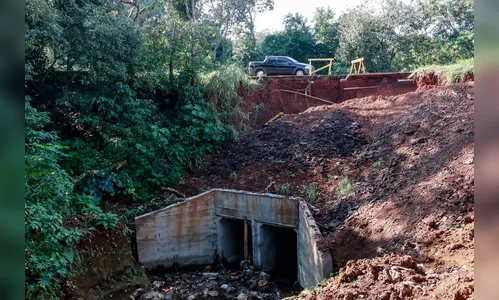 Prefeitura reforça drenagem em ponto de erosão na Rua Rosa Stábile