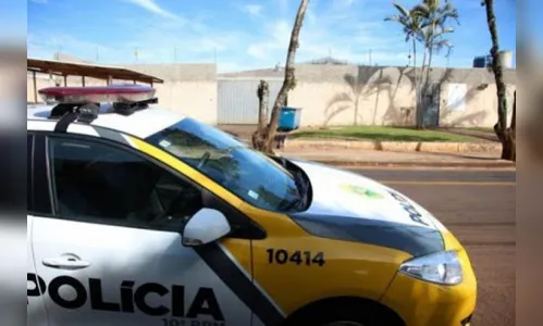 Marido agride esposa que segurava filha no colo